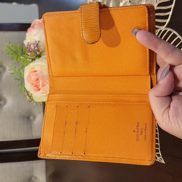 Authentic Louis Vuitton Epi kisslock wallet - Picture 7 of 10